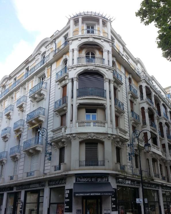 Magnifique Appartement - Hotel Du Parc - فيشي المظهر الخارجي الصورة